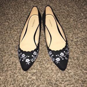 NWOT BEAUTIFUL DESIGNER FLATS NEVER WORN